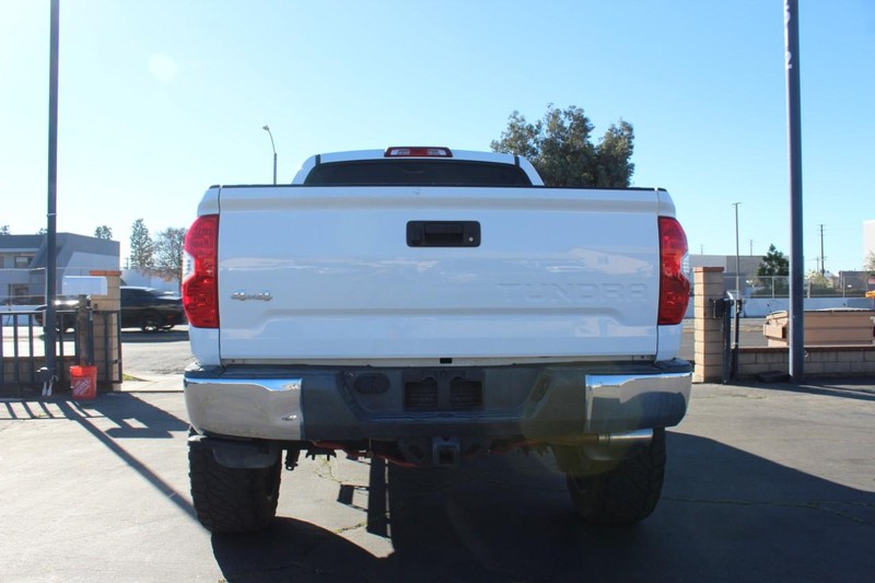 Toyota Tundra 4WD Vehicle Full-screen Gallery Image 05