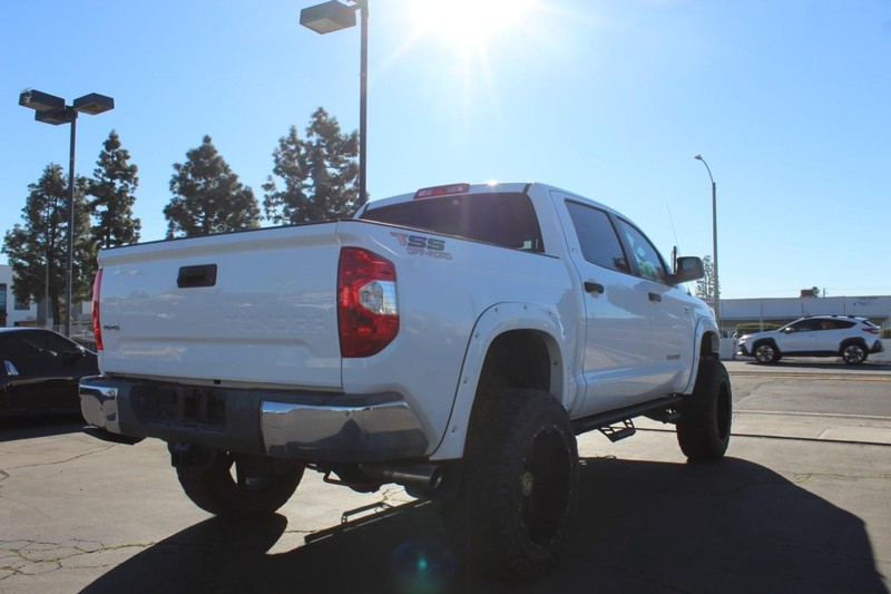 Toyota Tundra 4WD Vehicle Full-screen Gallery Image 07