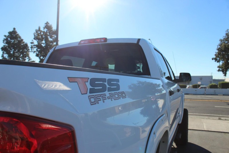 Toyota Tundra 4WD Vehicle Full-screen Gallery Image 08