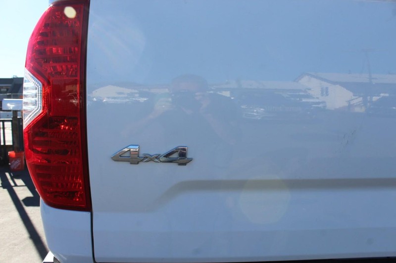 Toyota Tundra 4WD Vehicle Full-screen Gallery Image 10