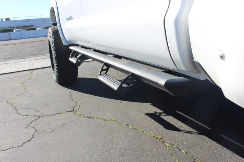 Toyota Tundra 4WD Vehicle Full-screen Gallery Image 12