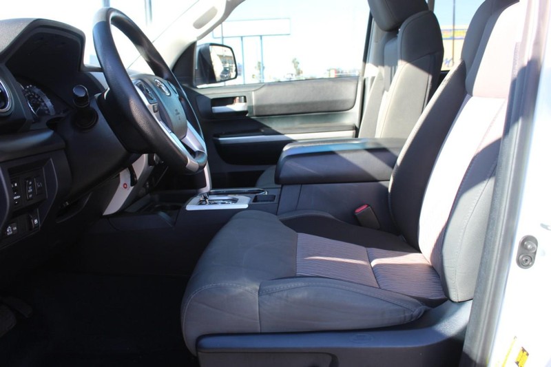 Toyota Tundra 4WD Vehicle Full-screen Gallery Image 18