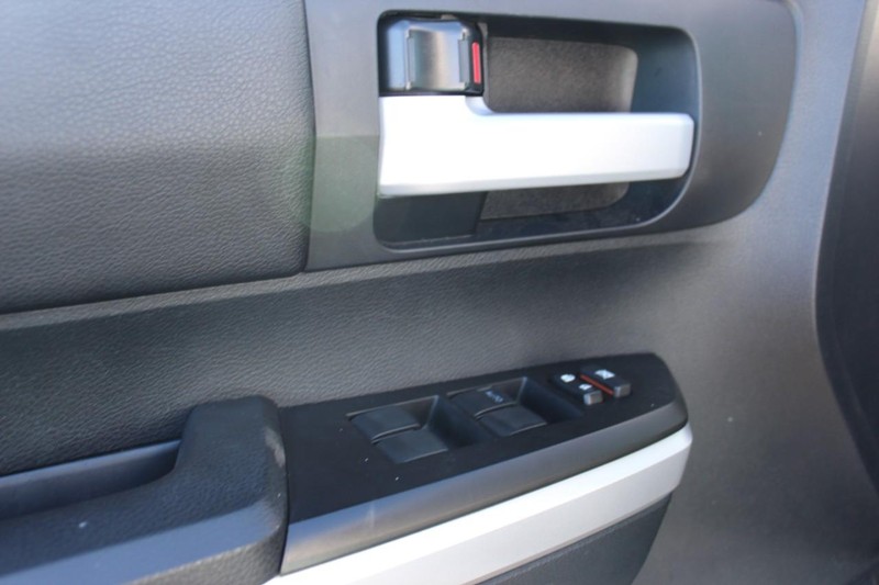 Toyota Tundra 4WD Vehicle Full-screen Gallery Image 21