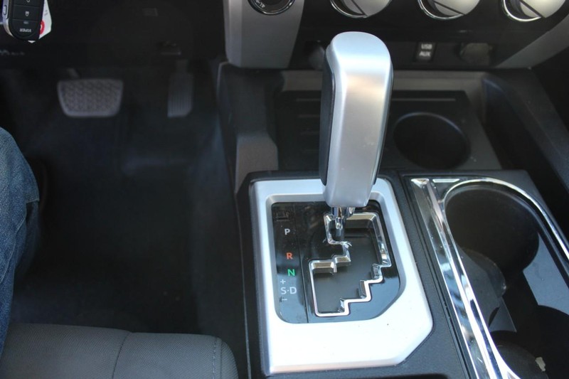 Toyota Tundra 4WD Vehicle Full-screen Gallery Image 22