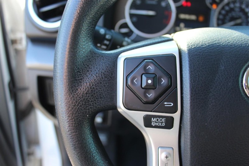 Toyota Tundra 4WD Vehicle Full-screen Gallery Image 25