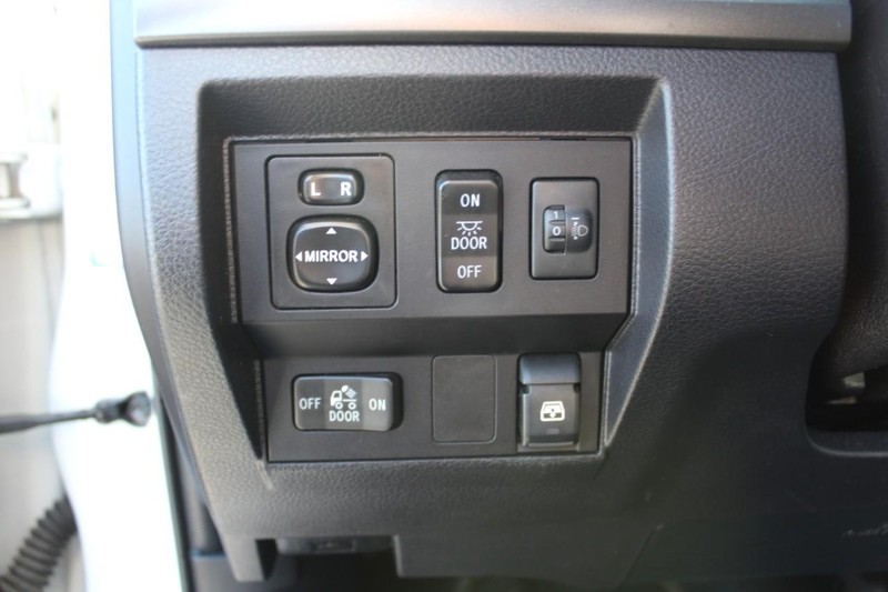 Toyota Tundra 4WD Vehicle Full-screen Gallery Image 28