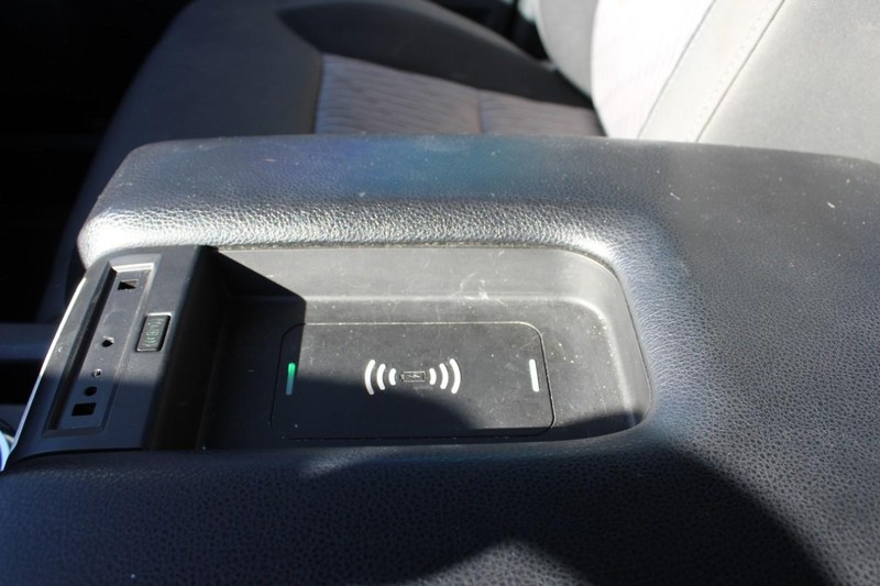 Toyota Tundra 4WD Vehicle Full-screen Gallery Image 29