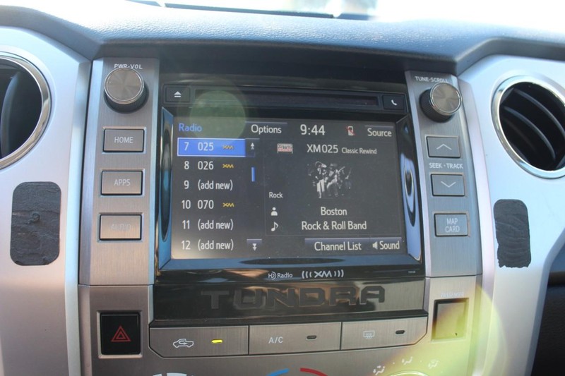 Toyota Tundra 4WD Vehicle Full-screen Gallery Image 31