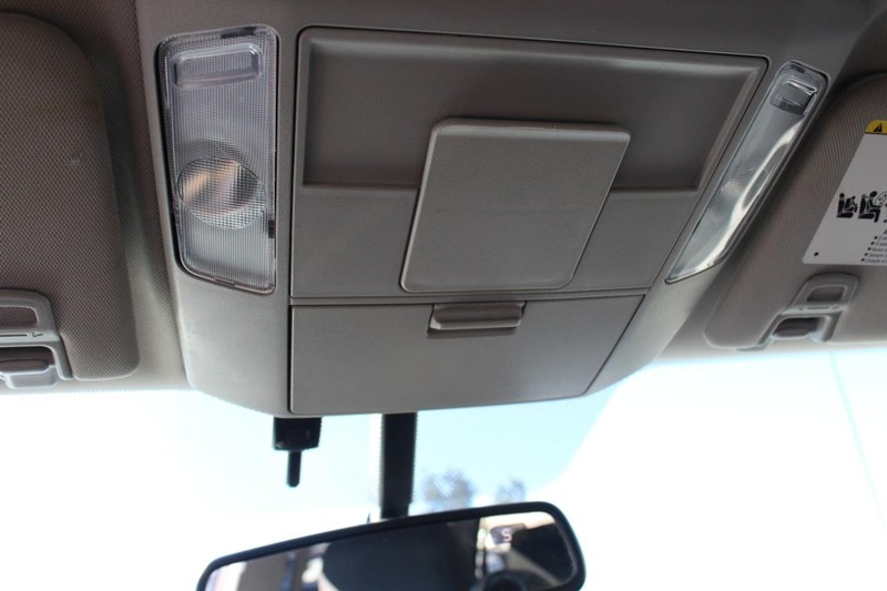 Toyota Tundra 4WD Vehicle Full-screen Gallery Image 32