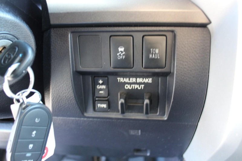 Toyota Tundra 4WD Vehicle Full-screen Gallery Image 36