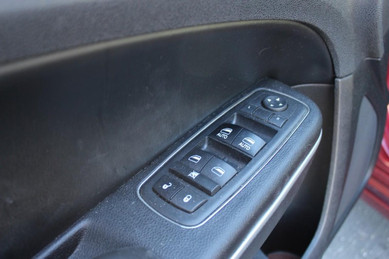 Chrysler 300 Vehicle Full-screen Gallery Image 13