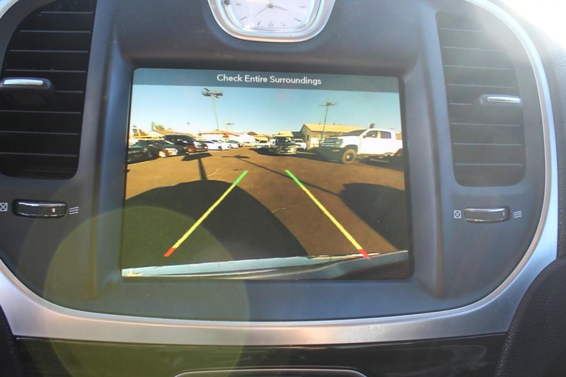 Chrysler 300 Vehicle Full-screen Gallery Image 17