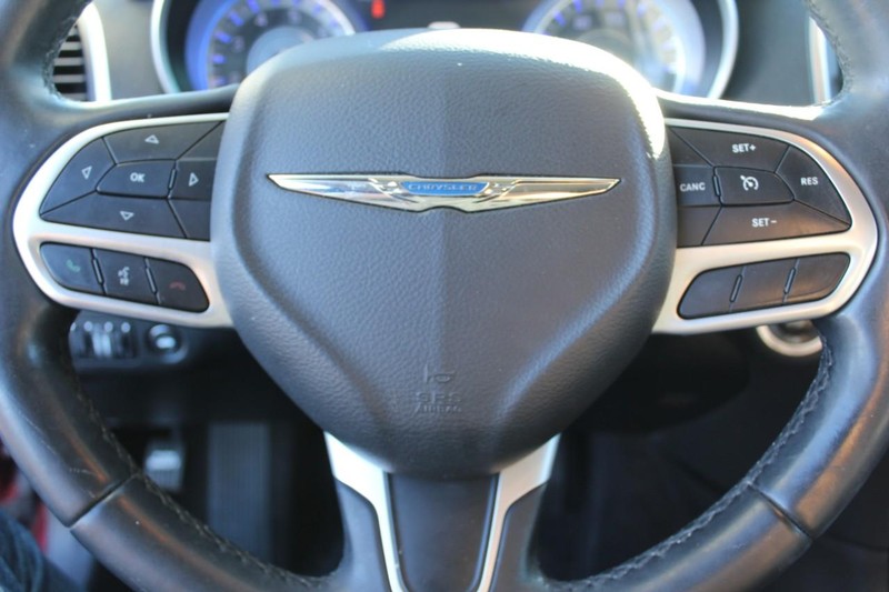 Chrysler 300 Vehicle Full-screen Gallery Image 19