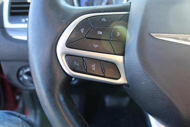 Chrysler 300 Vehicle Full-screen Gallery Image 21