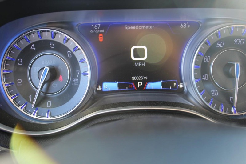 Chrysler 300 Vehicle Full-screen Gallery Image 22