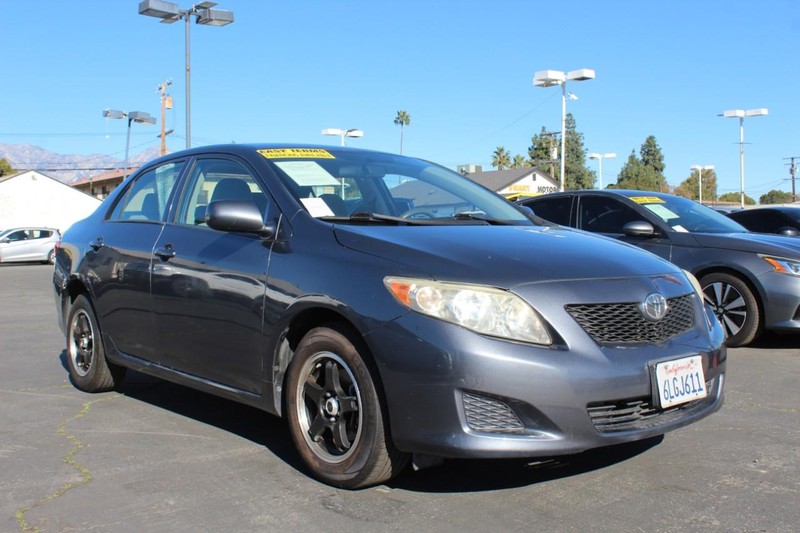 Toyota Corolla Vehicle Full-screen Gallery Image 02