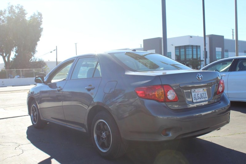 Toyota Corolla Vehicle Full-screen Gallery Image 04