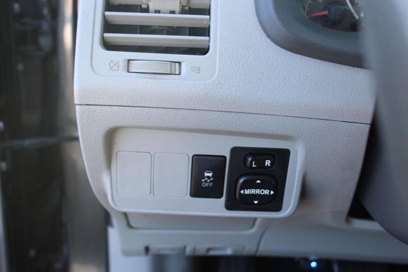 Toyota Corolla Vehicle Full-screen Gallery Image 12