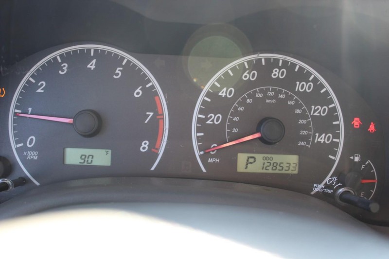 Toyota Corolla Vehicle Full-screen Gallery Image 14