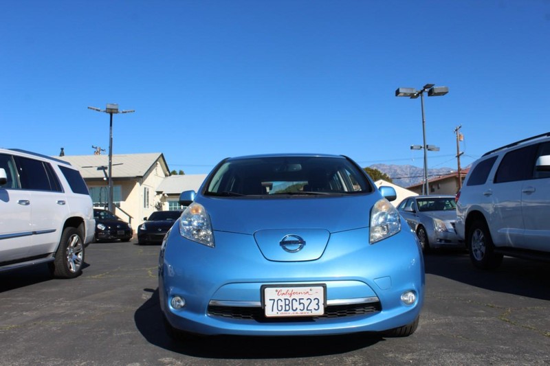 Nissan LEAF Vehicle Full-screen Gallery Image 05