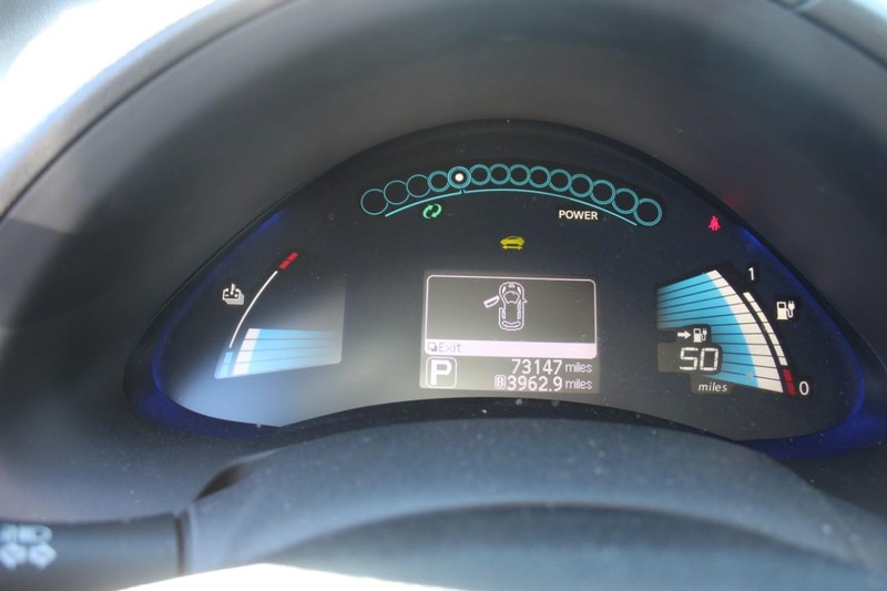 Nissan LEAF Vehicle Full-screen Gallery Image 16
