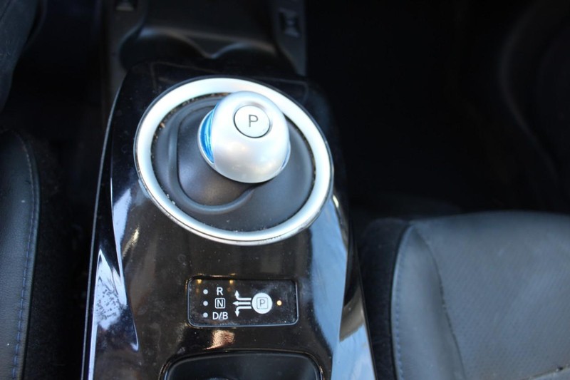 Nissan LEAF Vehicle Full-screen Gallery Image 19