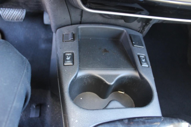 Nissan LEAF Vehicle Full-screen Gallery Image 20