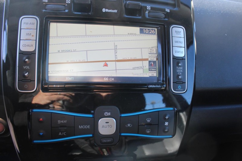 Nissan LEAF Vehicle Full-screen Gallery Image 21