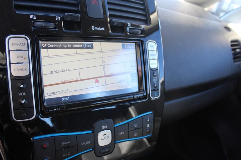 Nissan LEAF Vehicle Full-screen Gallery Image 22