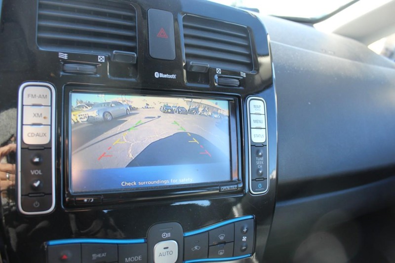 Nissan LEAF Vehicle Full-screen Gallery Image 23