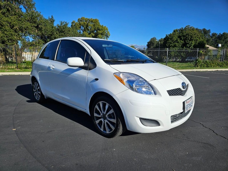 Toyota Yaris Vehicle Full-screen Gallery Image 08