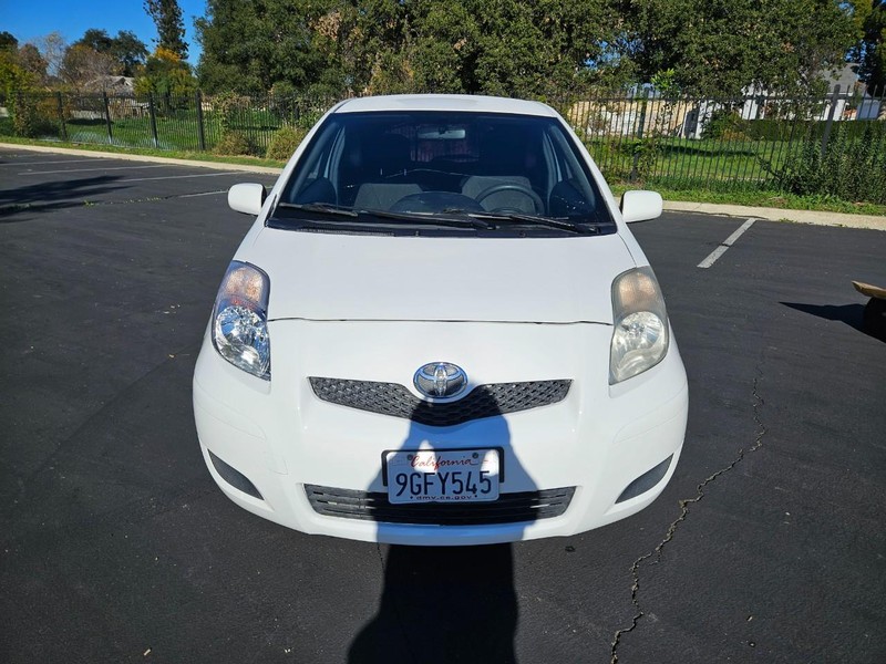 Toyota Yaris Vehicle Full-screen Gallery Image 18