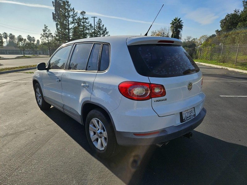 Volkswagen Tiguan Vehicle Full-screen Gallery Image 03