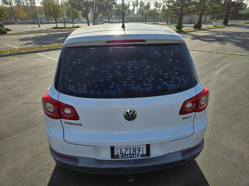 Volkswagen Tiguan Vehicle Full-screen Gallery Image 04