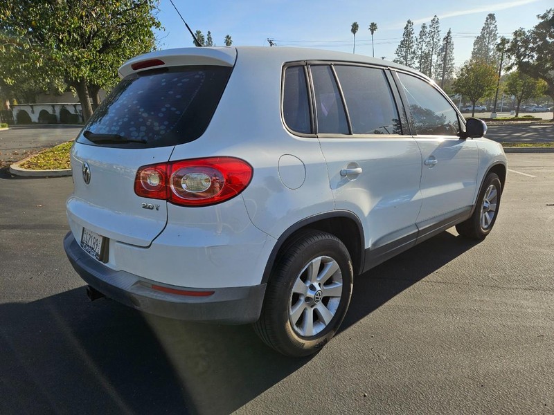 Volkswagen Tiguan Vehicle Full-screen Gallery Image 05