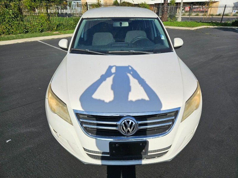 Volkswagen Tiguan Vehicle Full-screen Gallery Image 08