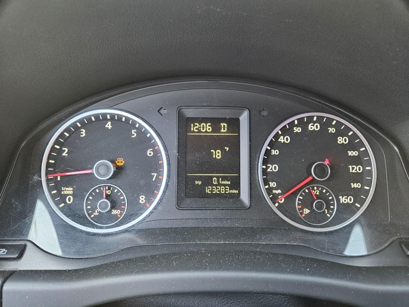 Volkswagen Tiguan Vehicle Full-screen Gallery Image 10