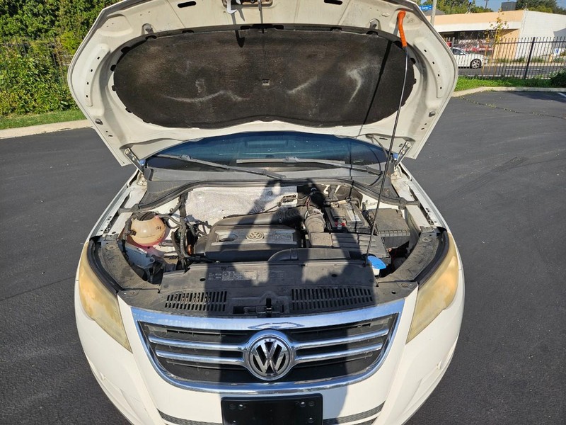 Volkswagen Tiguan Vehicle Full-screen Gallery Image 15