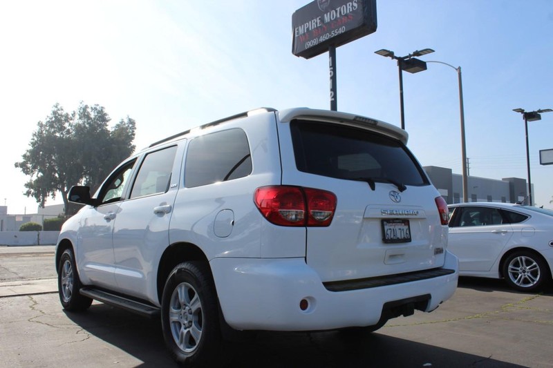 Toyota Sequoia Vehicle Full-screen Gallery Image 04