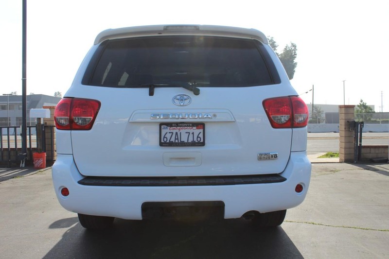 Toyota Sequoia Vehicle Full-screen Gallery Image 06