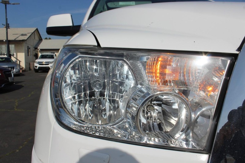 Toyota Sequoia Vehicle Full-screen Gallery Image 07