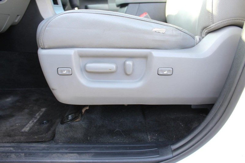 Toyota Sequoia Vehicle Full-screen Gallery Image 11