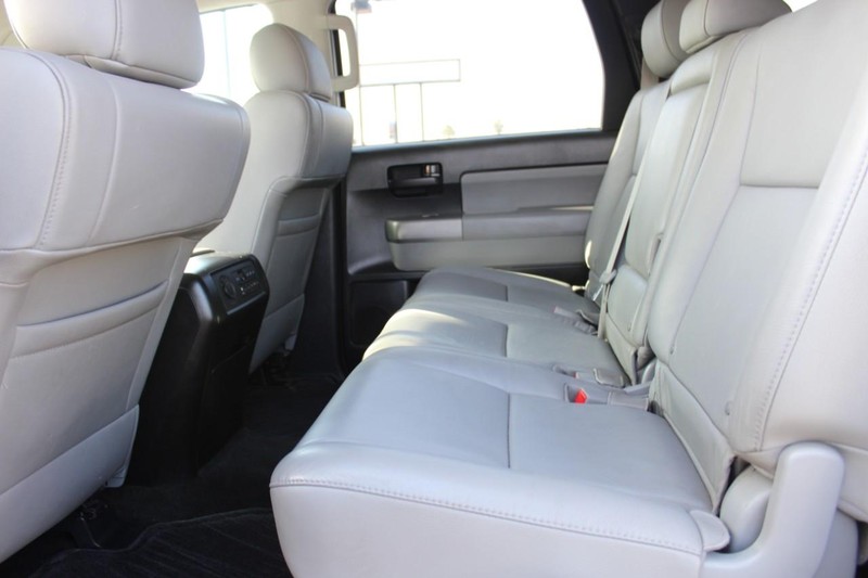 Toyota Sequoia Vehicle Full-screen Gallery Image 14
