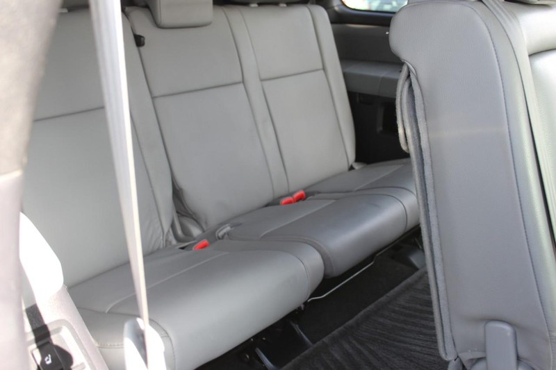 Toyota Sequoia Vehicle Full-screen Gallery Image 15