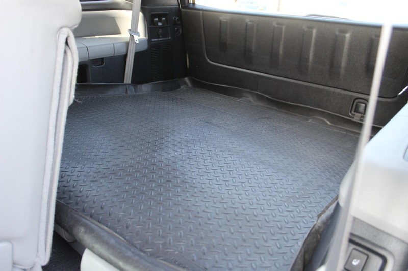 Toyota Sequoia Vehicle Full-screen Gallery Image 17