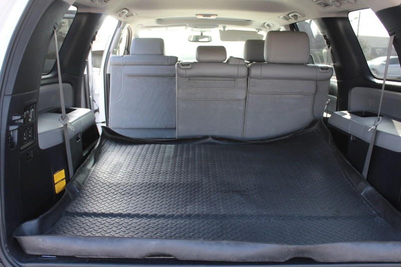 Toyota Sequoia Vehicle Full-screen Gallery Image 18