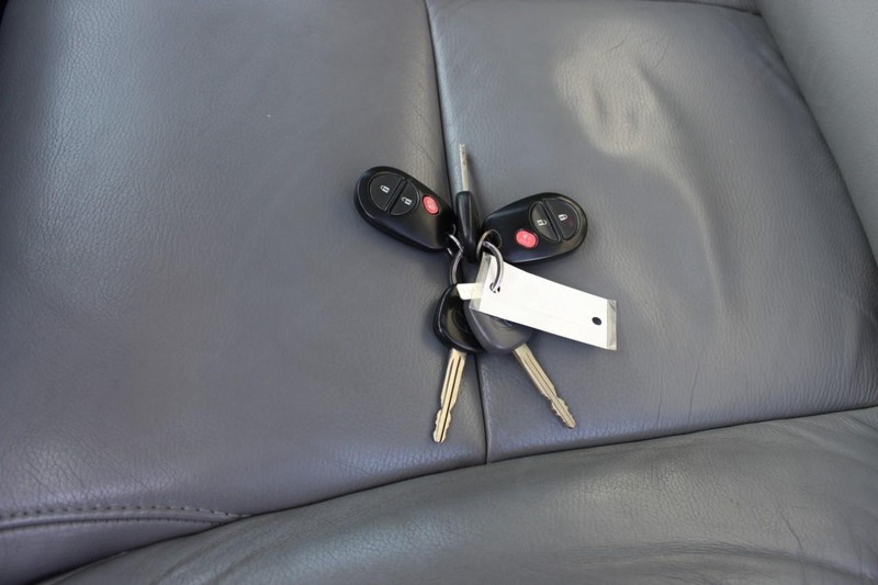 Toyota Sequoia Vehicle Full-screen Gallery Image 19