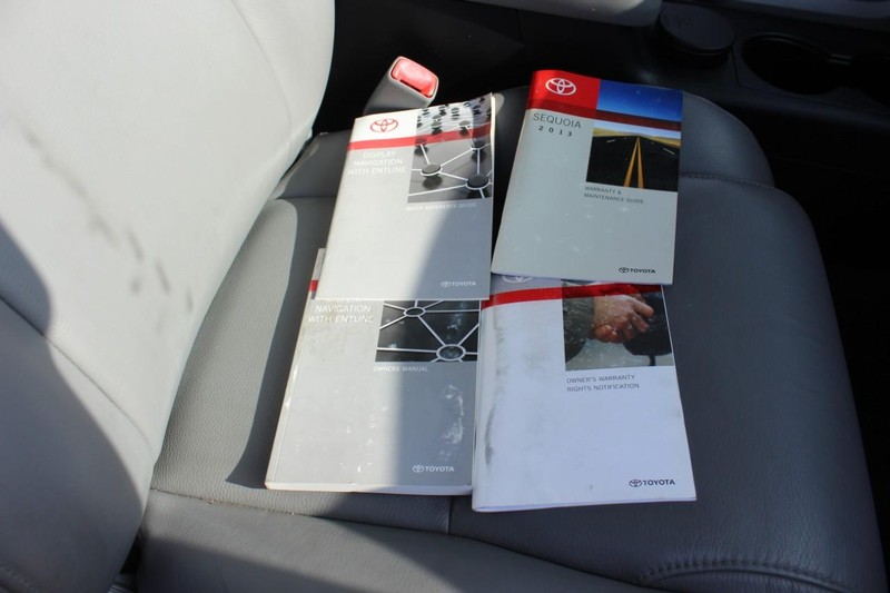 Toyota Sequoia Vehicle Full-screen Gallery Image 20