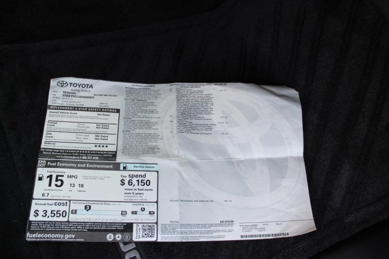 Toyota Sequoia Vehicle Full-screen Gallery Image 21