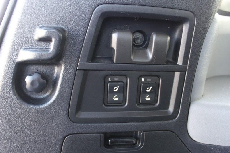 Toyota Sequoia Vehicle Full-screen Gallery Image 23